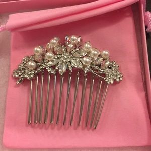 Brand new, never worn hair clip
